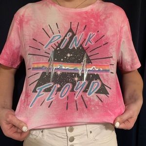 ✨Pink Floy Tee✨
•would fit xs-medium